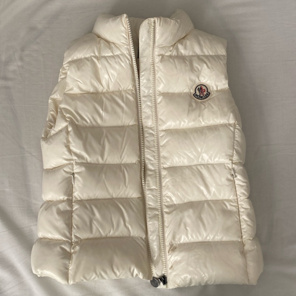 Moncler down puffer vest like new size 4/5t